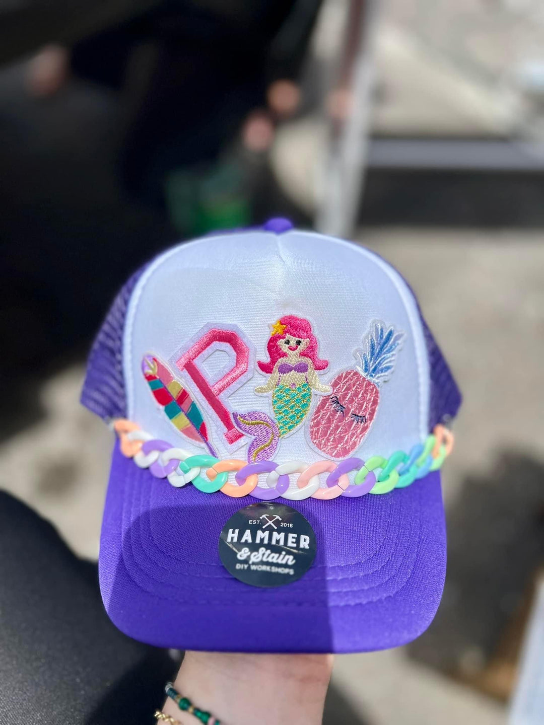 TRUCKER HAT BAR